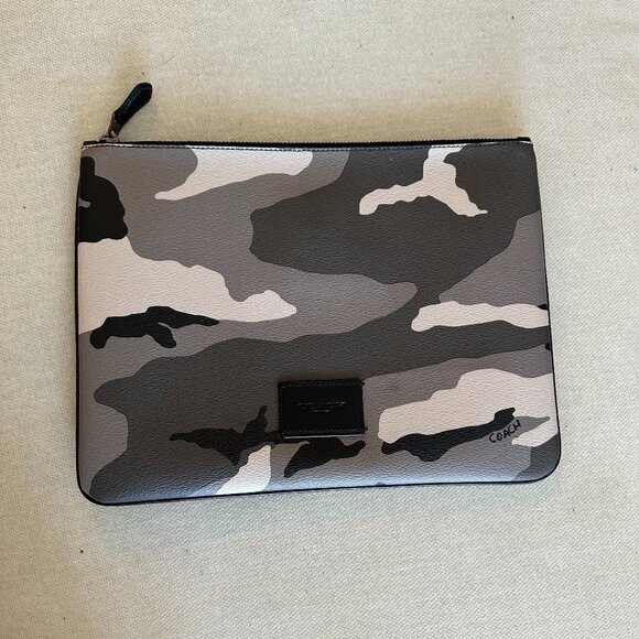 Coach Pouch - Picture 1 of 2